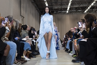 Bella Hadid feet photo thumbnail