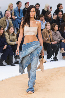 Bella Hadid feet photo thumbnail