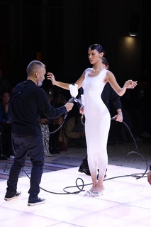 Bella Hadid feet photo thumbnail