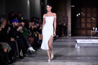 Bella Hadid feet photo thumbnail
