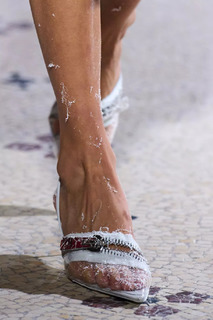 Bella Hadid feet photo thumbnail