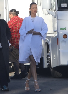 Bella Hadid feet photo thumbnail