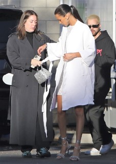 Bella Hadid feet photo thumbnail