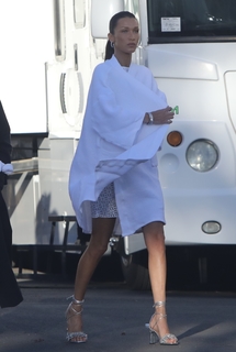 Bella Hadid feet photo thumbnail