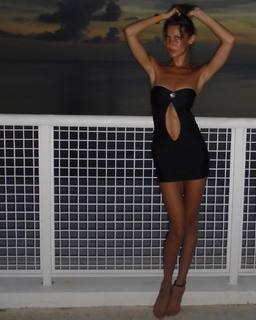 Bella Hadid feet photo thumbnail