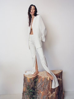 Bella Hadid feet photo thumbnail
