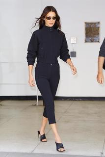 Bella Hadid feet photo thumbnail