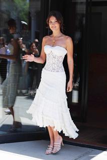Bella Hadid feet photo thumbnail