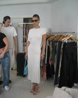 Bella Hadid feet photo thumbnail
