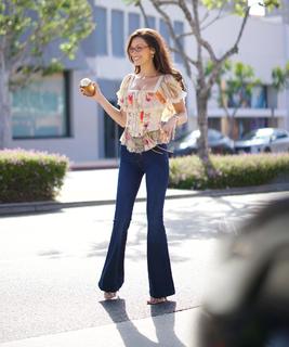 Bella Hadid feet photo thumbnail