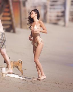 Bella Hadid feet photo thumbnail