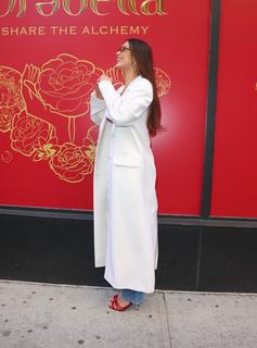 Bella Hadid feet photo thumbnail