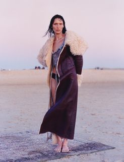Bella Hadid feet photo thumbnail
