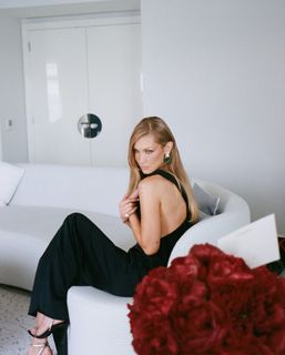 Bella Hadid feet photo thumbnail