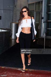 Bella Hadid feet photo 13