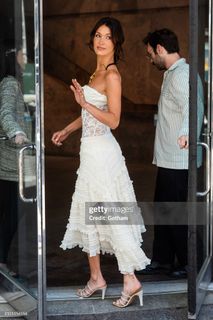Bella Hadid feet photo 10