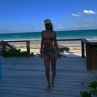 Bella Hadid feet photo 10