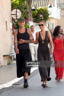 Bella Hadid feet photo 4