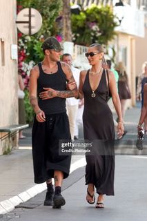 Bella Hadid feet photo 17