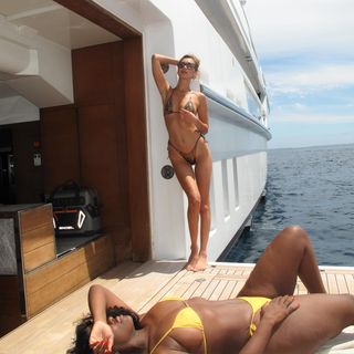 Bella Hadid feet photo 15