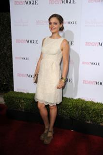 Bella Heathcote feet photo thumbnail