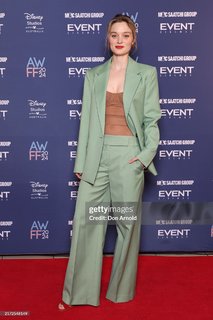 Bella Heathcote feet photo thumbnail