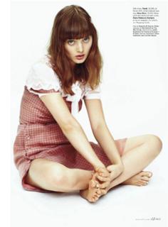Bella Heathcote feet photo thumbnail