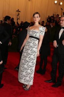 Bella Heathcote feet photo thumbnail