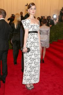 Bella Heathcote feet photo thumbnail