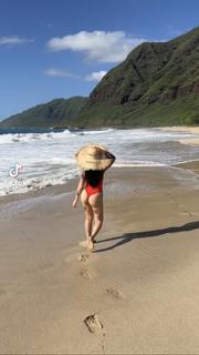 Bella Poarch feet photo thumbnail