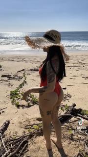 Bella Poarch feet photo thumbnail