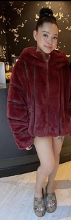 Bella Poarch feet photo thumbnail