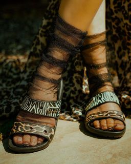 Bella Poarch feet photo thumbnail
