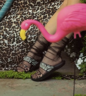 Bella Poarch feet photo thumbnail
