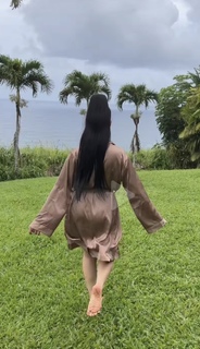Bella Poarch feet photo thumbnail