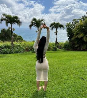 Bella Poarch feet photo thumbnail