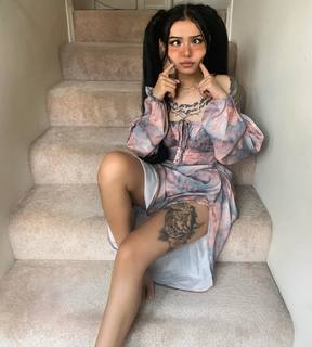 Bella Poarch feet photo thumbnail
