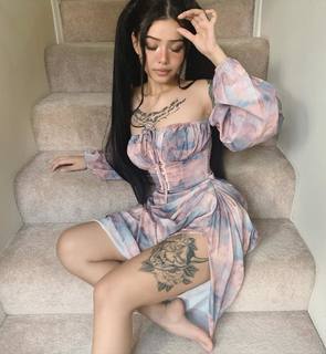 Bella Poarch feet photo thumbnail