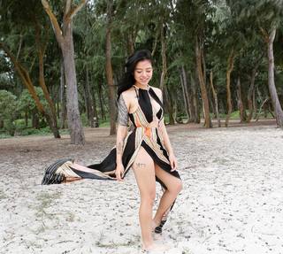 Bella Poarch feet photo thumbnail
