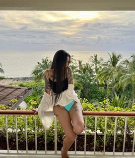 Bella Poarch feet photo thumbnail