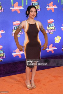 Bella Poarch feet photo thumbnail