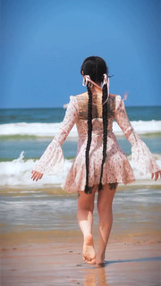 Bella Poarch feet photo thumbnail