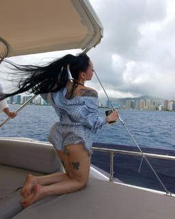 Bella Poarch feet photo thumbnail