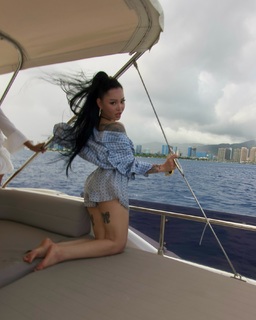 Bella Poarch feet photo thumbnail