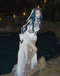 Bella Poarch feet photo thumbnail