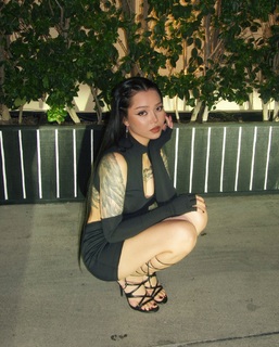 Bella Poarch feet photo thumbnail