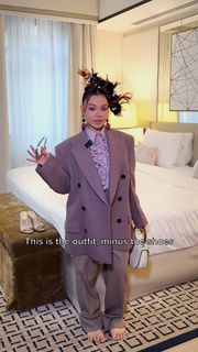 Bella Poarch feet photo thumbnail