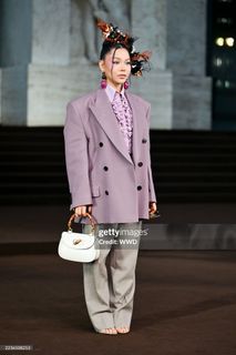 Bella Poarch feet photo thumbnail