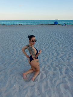 Bella Poarch feet photo 13