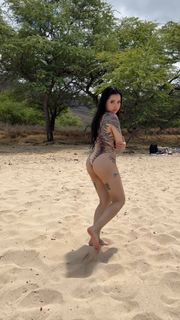 Bella Poarch feet photo 4